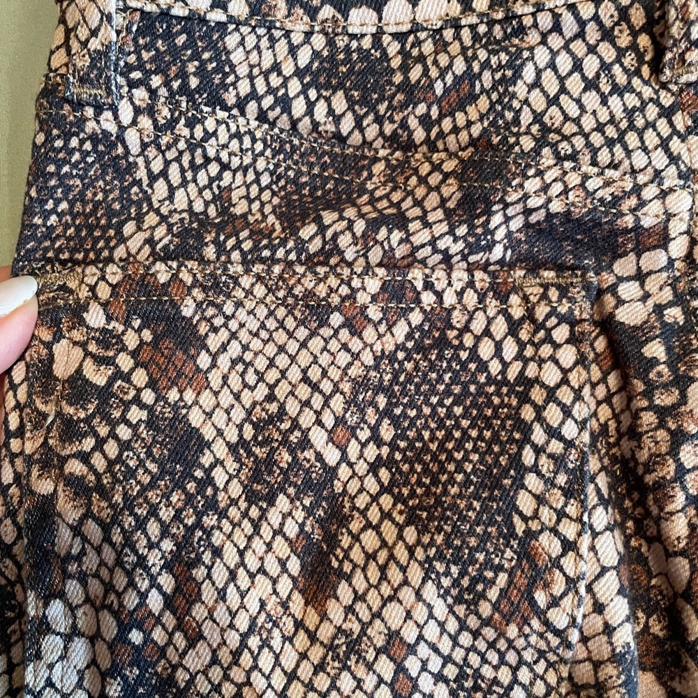 High Rise Snake Print Jeans 🐍 - Picture 7 of 11